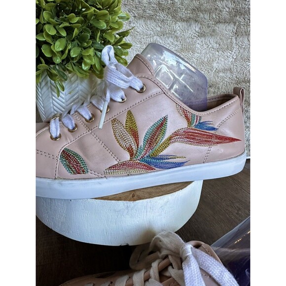 Guess Embroidered Sneaker Shoes Bird Of Paradise Light Pink Women’s Size 11‎ - Picture 4 of 10